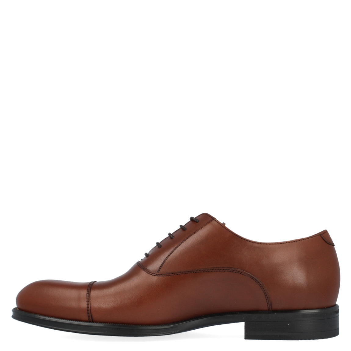 Blucher de la marca Keep Honest, modelo 0401. Exterior del blucher de piel de color cuero. Interior del blucher de piel de color negro. Cierre del blucher con cordones. Blucher con tacón de 2,5 cm, incluyendo 1 cm de plataforma. Blucher con plantilla muy acolchada. El blucher de Keep Honest, modelo 0401, es un calzado ligero y muy cómodo.