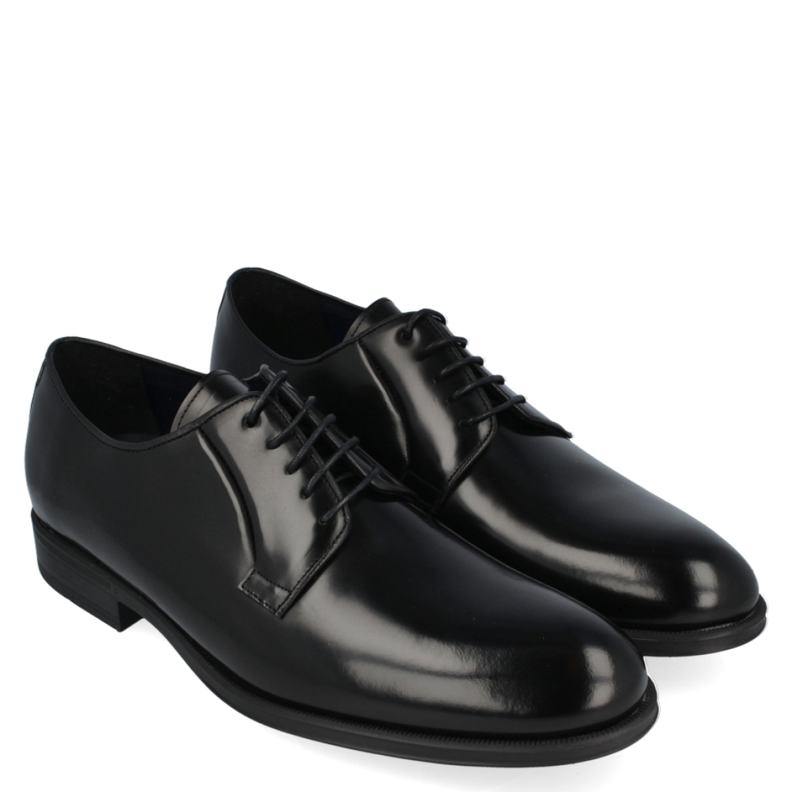 Blucher de la marca Keep Honest, modelo 0400. Exterior del blucher de piel de color negro. Interior del blucher de piel de color negro. Cierre del blucher con cordones. Blucher con tacón de 2,5 cm, incluyendo 1 cm de plataforma. Blucher con plantilla muy acolchada. El blucher de Keep Honest, modelo 0400, es un calzado ligero y muy cómodo.