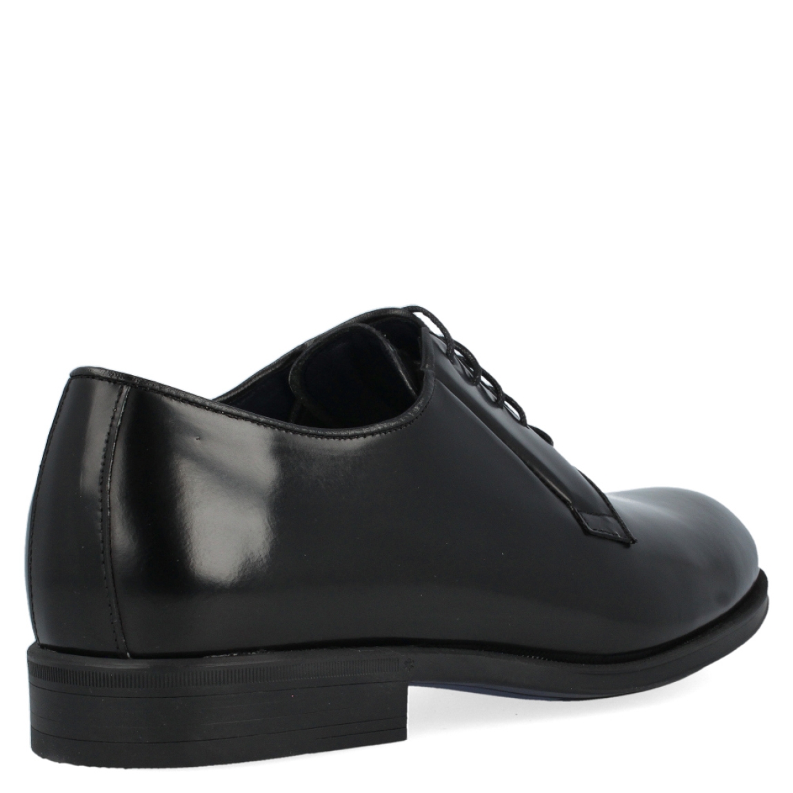 Blucher de la marca Keep Honest, modelo 0400. Exterior del blucher de piel de color negro. Interior del blucher de piel de color negro. Cierre del blucher con cordones. Blucher con tacón de 2,5 cm, incluyendo 1 cm de plataforma. Blucher con plantilla muy acolchada. El blucher de Keep Honest, modelo 0400, es un calzado ligero y muy cómodo.