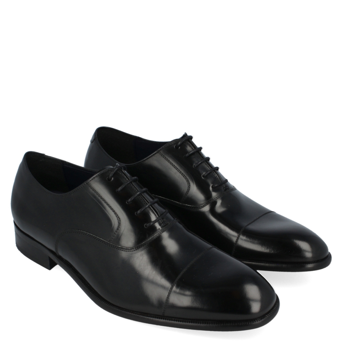 Blucher de la marca Keep Honest, modelo 0403. Exterior del blucher de piel de color negro. Interior del blucher de piel de color negro. Cierre del blucher con cordones. Blucher con tacón de 2,5 cm, incluyendo 1 cm de plataforma. Blucher con plantilla muy acolchada. El blucher de Keep Honest, modelo 0403, es un calzado ligero y muy cómodo.