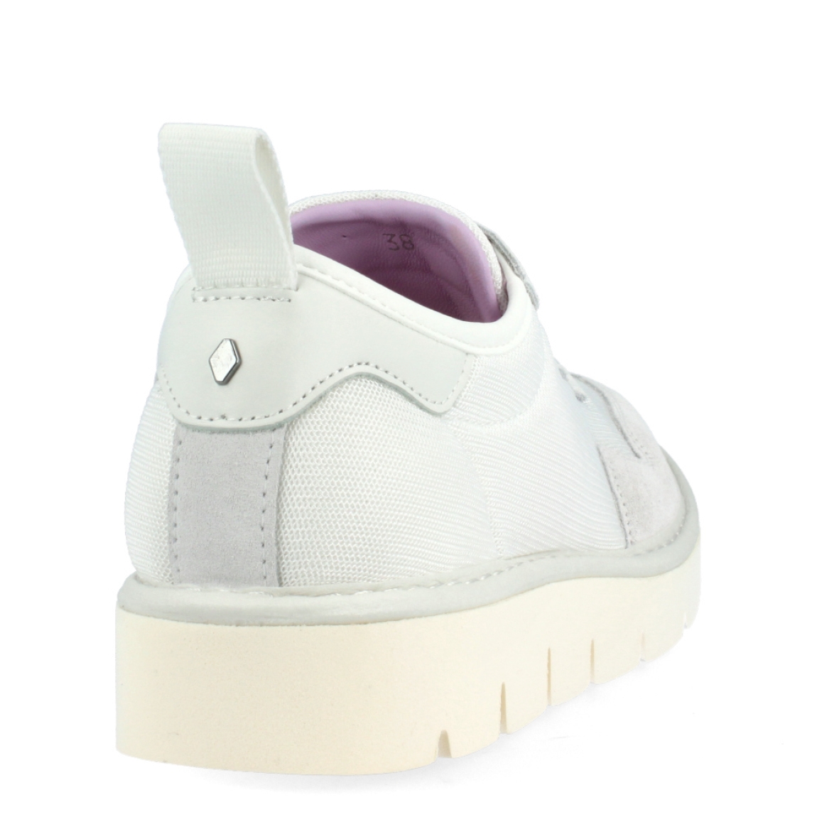 Deportivas de la marca Panchic, modelo Belam. Exterior de las deportivas en textil de color blanco. Interior de las deportivas en textil de color lila. Cierre de las deportivas Panchic con cordones elásticos blancos. Plantilla acolchada y extraíble para máxima comodidad. Puntera de las deportivas de ante. Cuña de las deportivas Panchic de 3cm de altura. Estas deportivas Panchic Belam, son un complemento indispensable y clásico en tu armario.