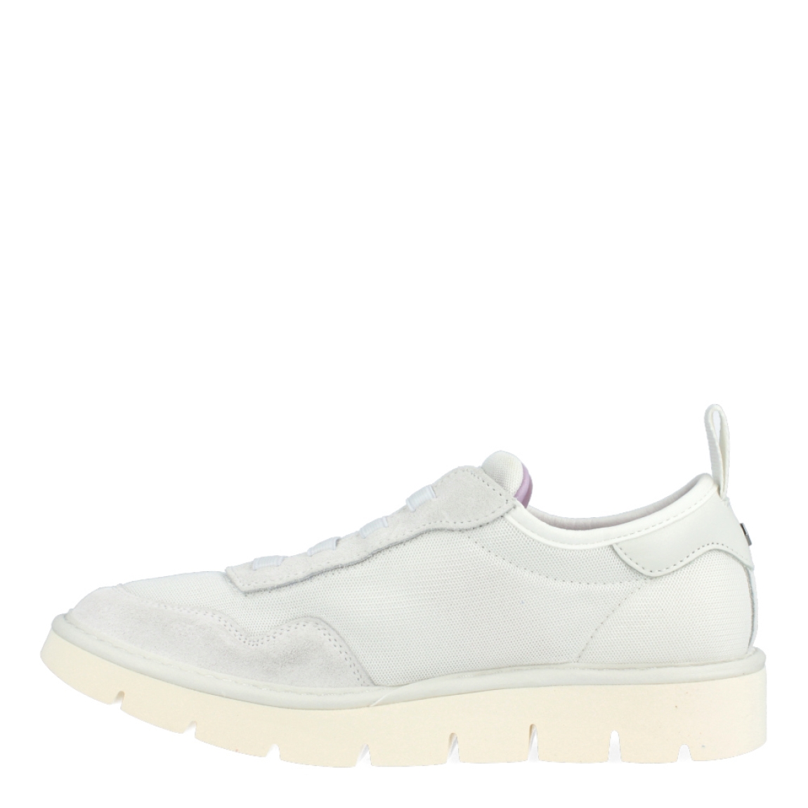 Deportivas de la marca Panchic, modelo Belam. Exterior de las deportivas en textil de color blanco. Interior de las deportivas en textil de color lila. Cierre de las deportivas Panchic con cordones elásticos blancos. Plantilla acolchada y extraíble para máxima comodidad. Puntera de las deportivas de ante. Cuña de las deportivas Panchic de 3cm de altura. Estas deportivas Panchic Belam, son un complemento indispensable y clásico en tu armario.