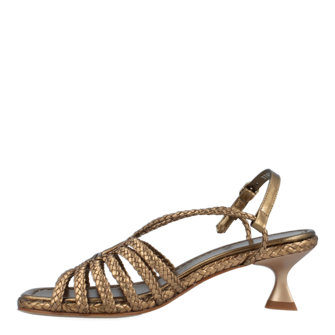 Sandalias trenzadas de la marca Pons Quintana, modelo PARACAS. Exterior de las sandalias en piel con estilo trenzado de color bronce. Interior de las sandalias en piel color bronce. Cierre de las sandalias Pons Quintana con hebilla. Sandalias con tacón de 3cm de altura. Estas sandalias Pons Quintana, modelo Paracas son una tendencia para esta temporada, te ayudará a crear outfits con estilos únicos!