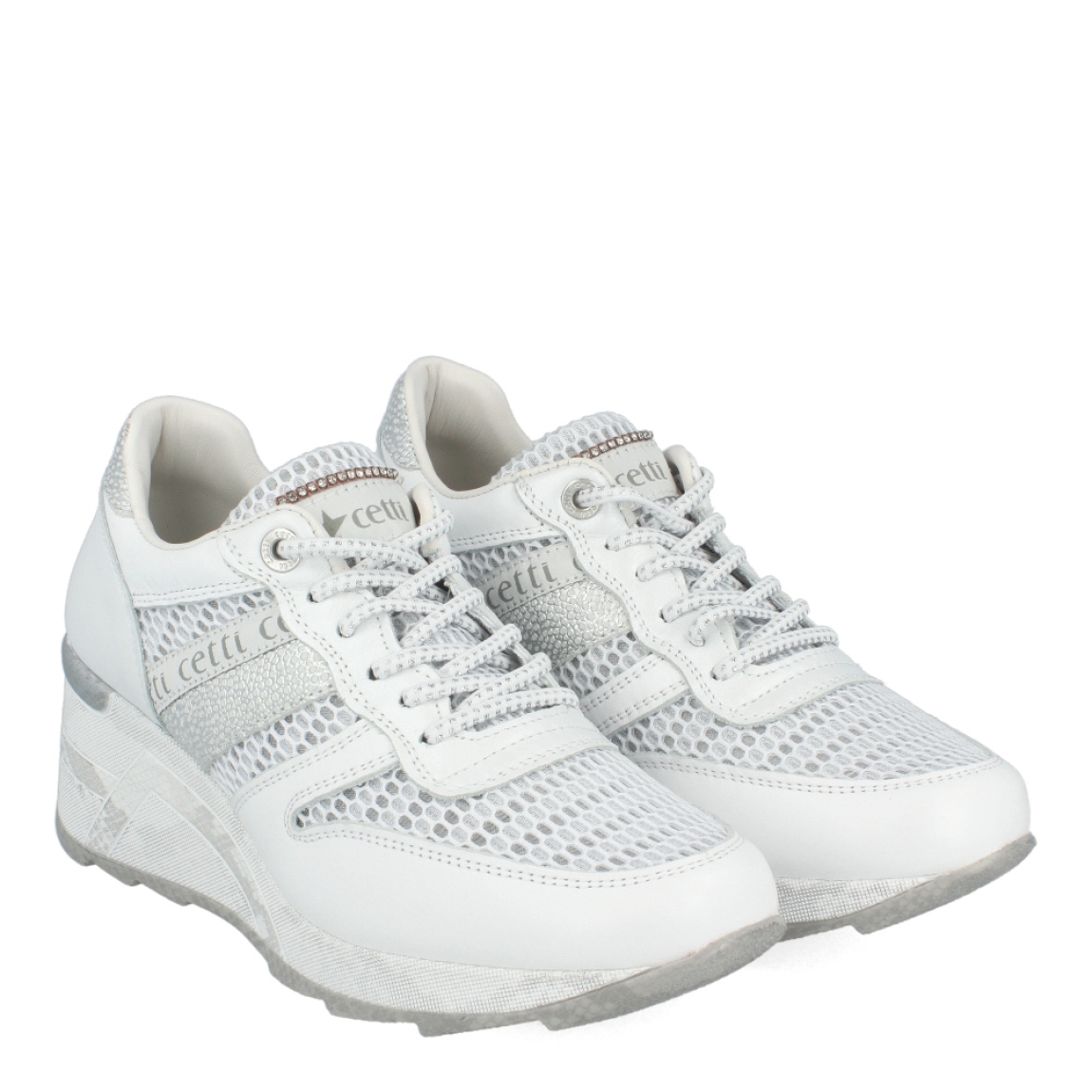 Deportivas de la marca Cetti, modelo C-1145. Exterior de las deportivas de piel color blanco con detalle efecto serpiente. Interior de las deportivas en piel color blanco. Cierre de las deportivas con cordones elásticos. Plantilla de piel acolchada para garantizar la máxima comodidad. Suela de 6cm de cuá, incluyendo 2cm de plataforma. La deportiva Cetti C-1145 te brindará una comodidad absoluta en tu día a día!