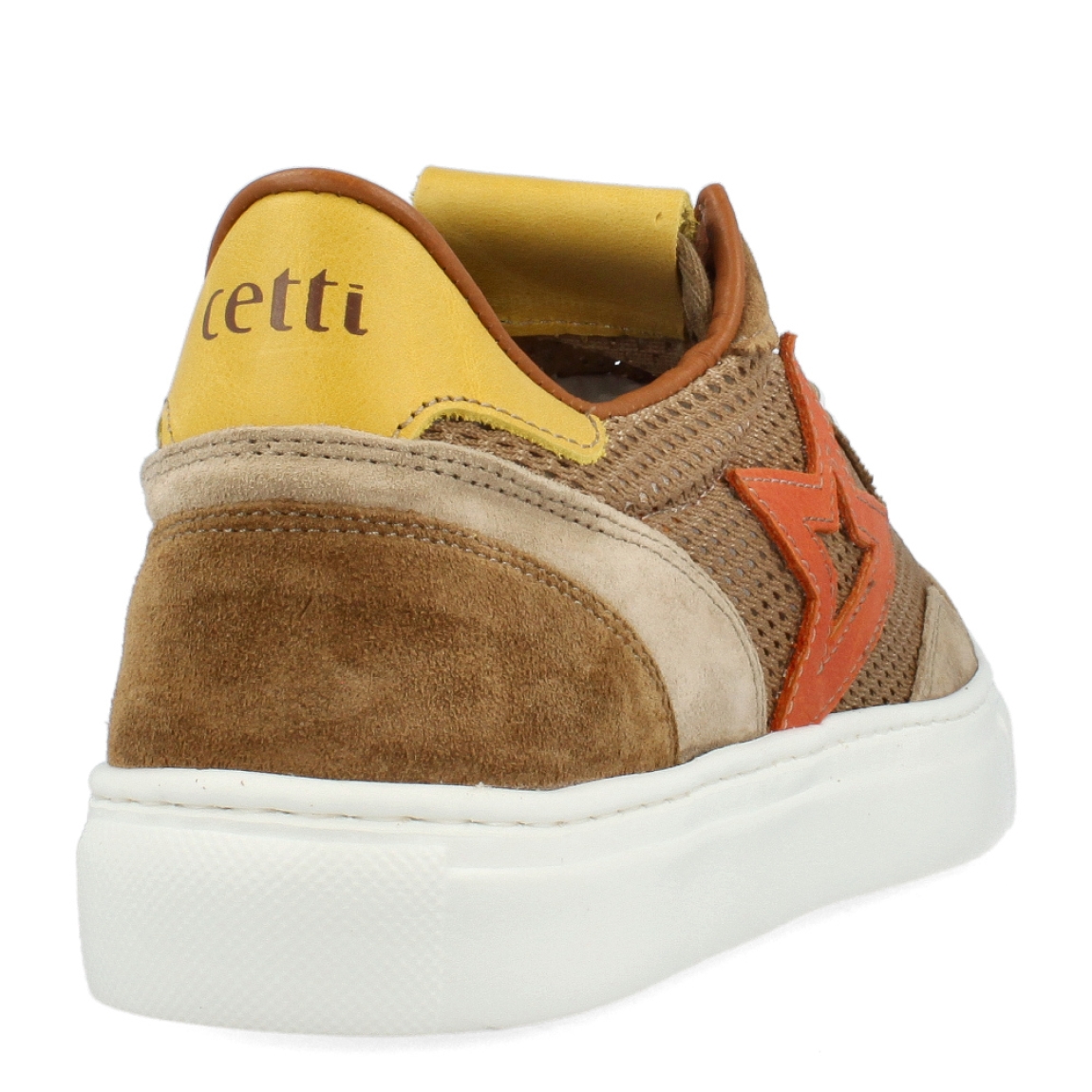 Deportivas de la marca Cetti, modelo C-1259. Exterior de la deportiva de ante color cuero combinado con tela efecto serpiente. Interior de las deportivas en piel color cuero. Cierre de las deportivas con cordones elásticos. Plantilla acolchada para máxima comodidad. Suela de goma de 2,5cm de plataforma. La deportiva Cetti C-1259 es una tendencia para esta temporada!