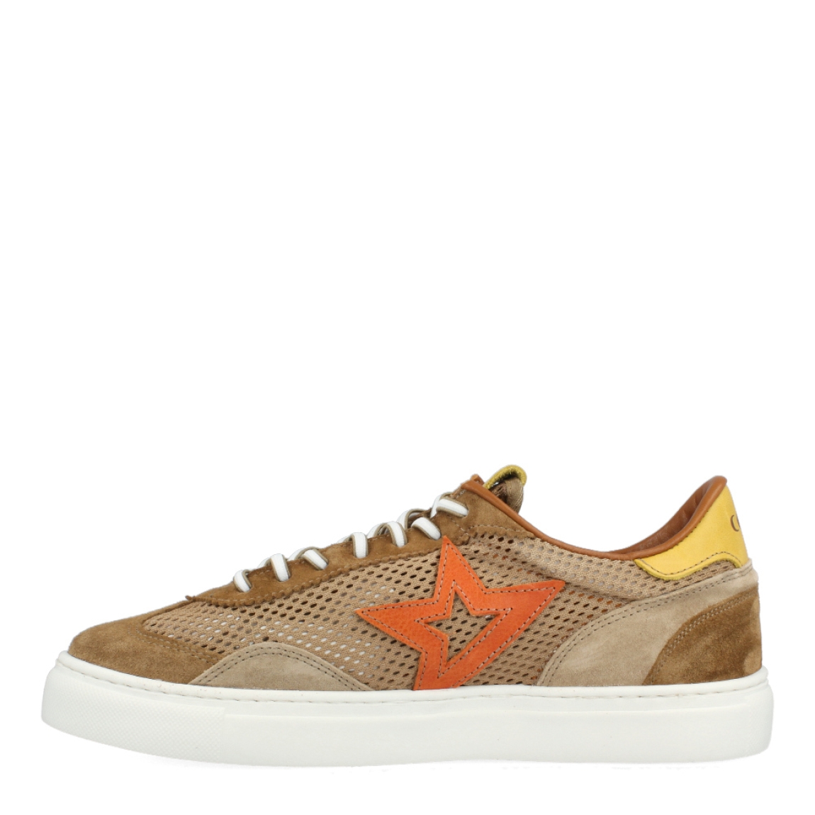 Deportivas de la marca Cetti, modelo C-1259. Exterior de la deportiva de ante color cuero combinado con tela efecto serpiente. Interior de las deportivas en piel color cuero. Cierre de las deportivas con cordones elásticos. Plantilla acolchada para máxima comodidad. Suela de goma de 2,5cm de plataforma. La deportiva Cetti C-1259 es una tendencia para esta temporada!