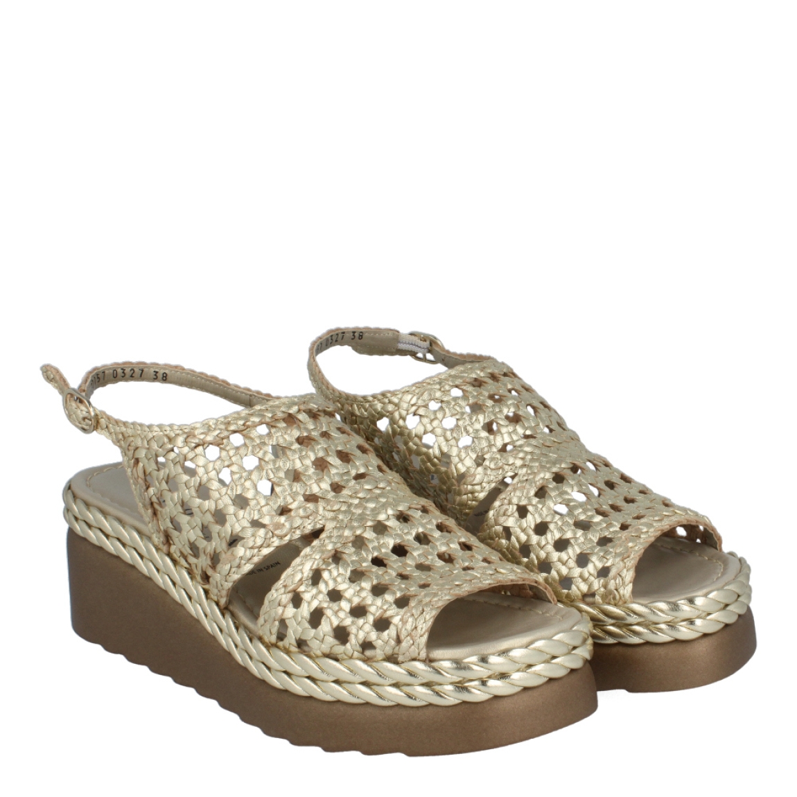 Sandalias de la marca Pons Quintana, modelo TRENZAD. Exterior de las sandalias en piel trenzada color platino. Interior de las sandalias en piel color platino. Cierre de las sandalias Pons Quintana con hebilla en el tobillo. Sandalias ocn cuña de 5cm de altura. Estas sandalias Pons Quintana, modelo TRENZAD, son perfectas para esta temporada, son cómodas y marcarán un estilo único en tus looks!