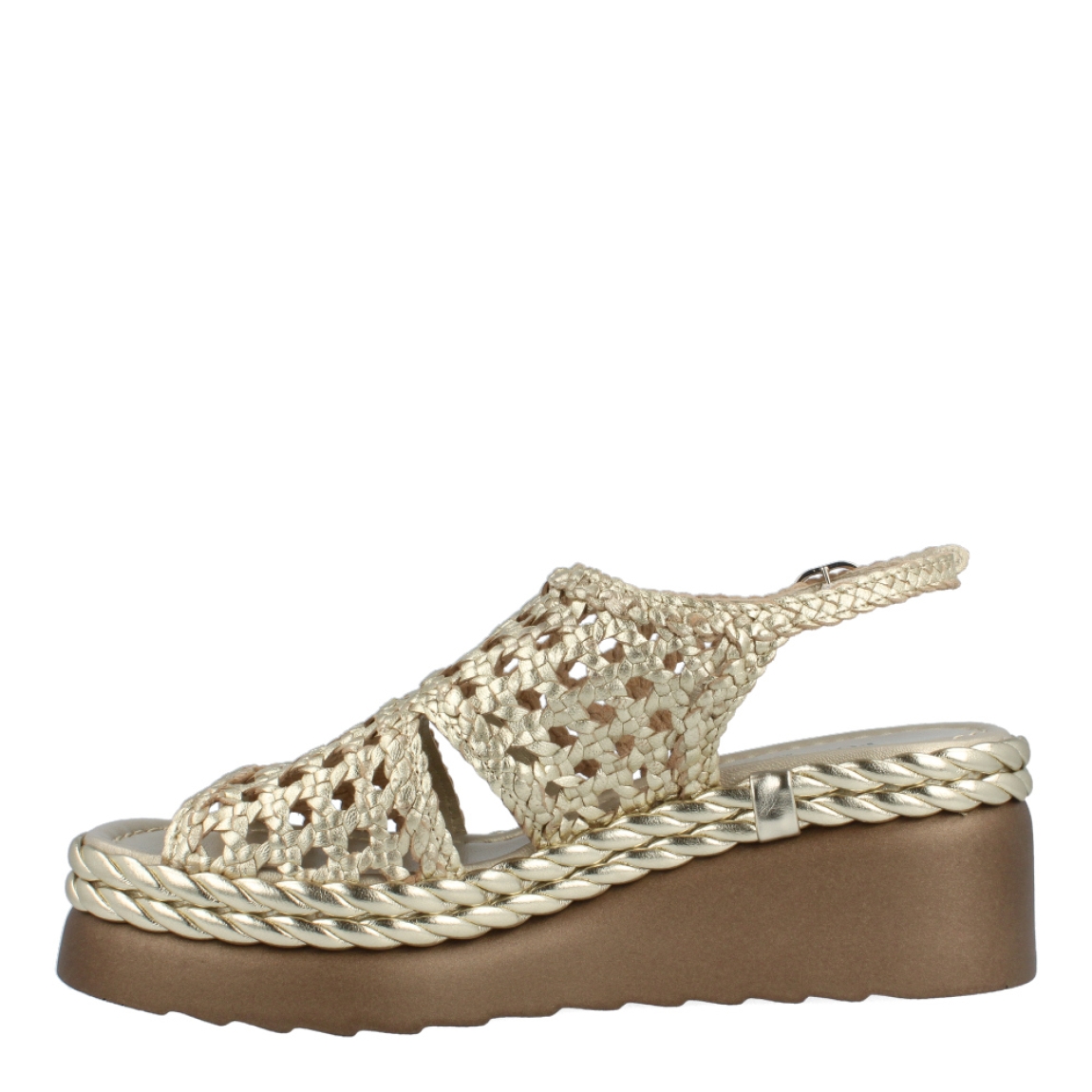 Sandalias de la marca Pons Quintana, modelo TRENZAD. Exterior de las sandalias en piel trenzada color platino. Interior de las sandalias en piel color platino. Cierre de las sandalias Pons Quintana con hebilla en el tobillo. Sandalias ocn cuña de 5cm de altura. Estas sandalias Pons Quintana, modelo TRENZAD, son perfectas para esta temporada, son cómodas y marcarán un estilo único en tus looks!