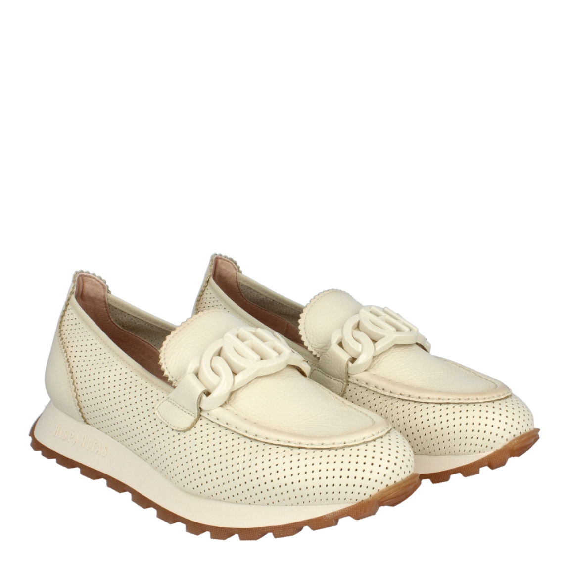 Mocasines de la marca Hispanita, modelo IMMA. Exterior de los mocasines en piel color beig con detalle en efect troquelado. Interior de los mocasines en piel color beig. Mocasines hispanitas con cuña de 2cm de altura. Estos mocasines Hispanitas Imma, son el complemento perfecto para tus looks de temporada, te darán estilo y comodidad sin duda!