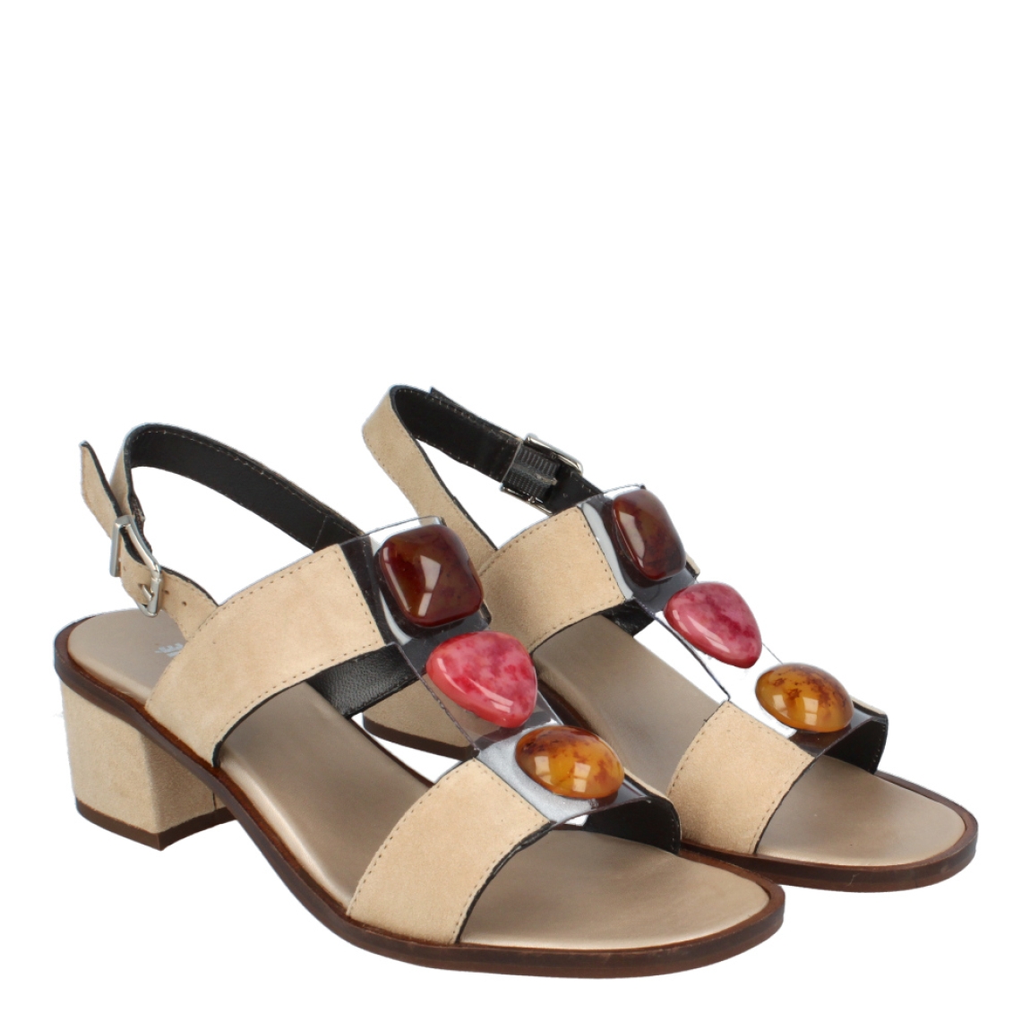 Sandalias de la marca Munné, modelo HUARAZ. Exterior de las sandalias en ante color camel con detalles en pedrería de colores. Interior de las sandalias en piel color camel. Cierre de las sandalias Munné con hebilla en el tobillo. Sandalias con tacón de 4cm de altura. Estas sandalias Munné Huaraz, tienen un diseño perfecto para la temporada, podrás lucirlas con estilo y comodidad!