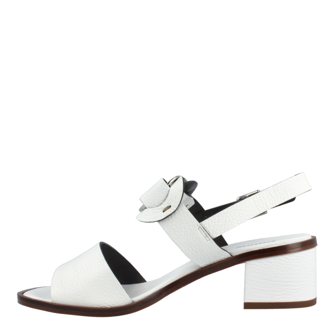 Sandalias de la marca Munné, modelo NEU. Exterior de las sandalias en piel color blanco con efecto serpiente y detalle de adorno en hebilla metálica. Interior de las sandalias en piel color blanco. Cierre de sandalias Munné con hebilla. Sandalias con tacón de 4cm de altura. Estas sandalias Munné Neu, son ideales para esta temporada, podrás crear diferentes looks con estilo y comodidad!