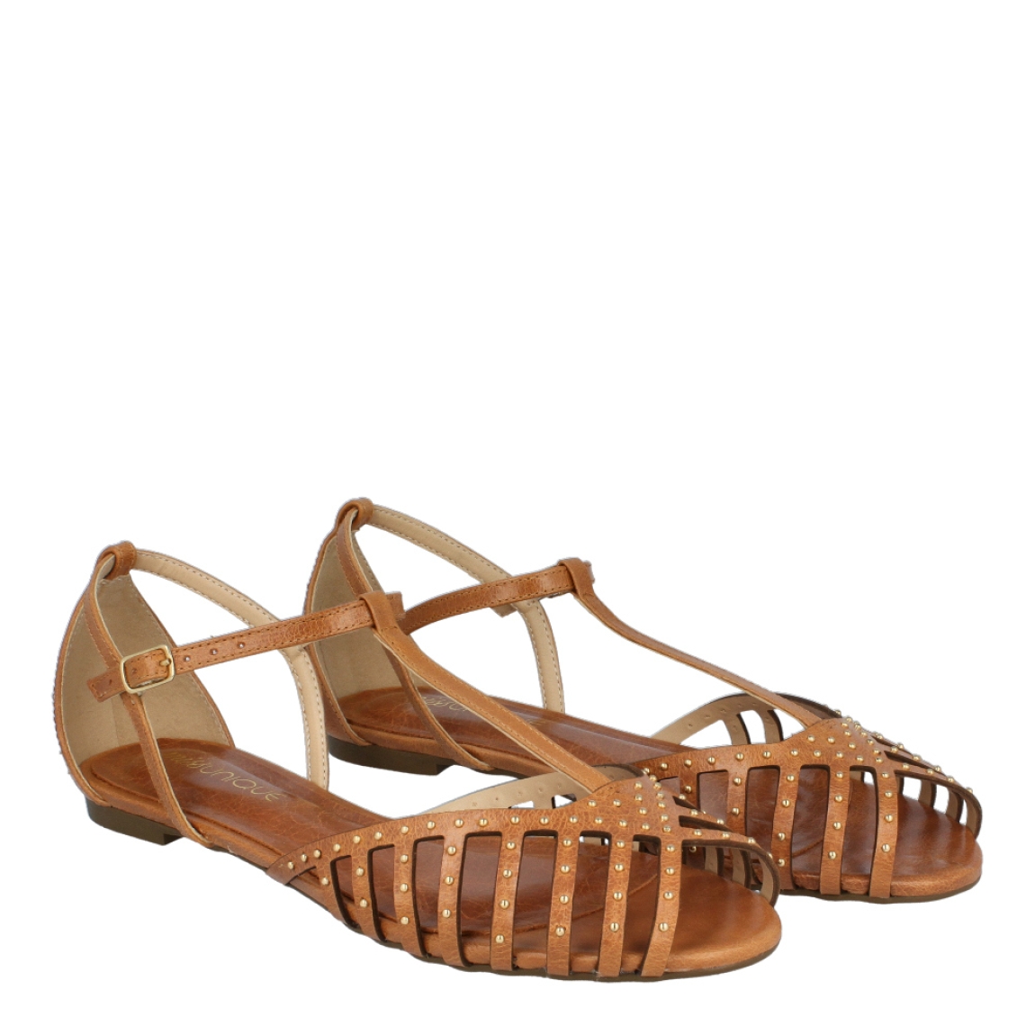 Sanalias de la marca Unique, modelo ELECTRA. Exterior de las sandalias en piel color cuero con detalle en tachas. Interior de las sandalias en piel color cuero. Cierre de las sandalias UNIQUE con hebilla en el tobillo. Estas sandalias Unique ELECTRA traen un diseño que te ayudará a lucir unos looks con estilo y comodidad a donde vayas.