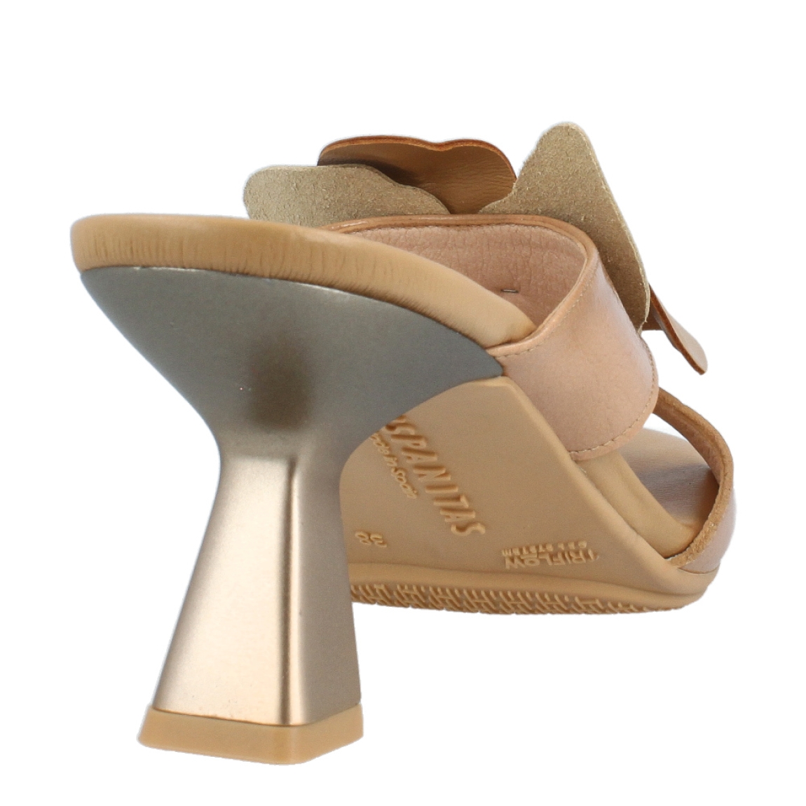 Sandalias de la marca Hispanitas, modelo FLOR. Exterior de las sandalias en piel color marrón con detalle en la pala de una flor. Interior de las sandalias en piel color marrón. Sandalias Hispanitas con tacón de 4cm de altura. Estas sandalias Hispanitas FLOR son adecuadas para esta temporada, podrás crear diferentes looks con mucho estilo!