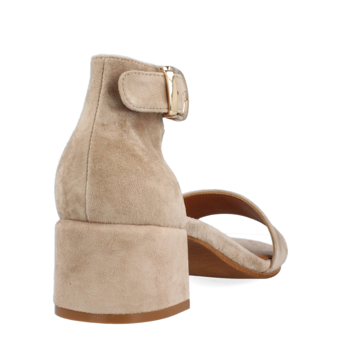 Sandalias de la marca Regarde Le Ciel, modelo SEVI. Exterior de las sandalias en ante color taupe. Interior de las sandaias en piel color camel. Cierre de las sandalias Regarde Le Ciel con hebilla y tacones de 3cm de altura. Estas sandalias Regarde Le Ciel SEVI son un complemento perfecto para tus looks de temporada.