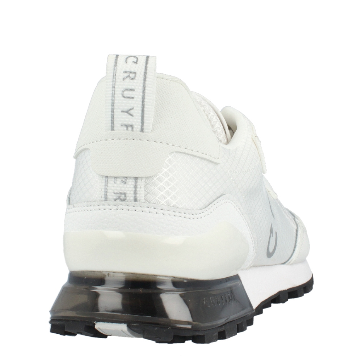 Deportivas de la marca Cruyff, modelo NANDO. Exterior de las deportivas en textil color blanco con detalle en rejilla y estampado del nombre de la marca en el lateral. Interior de las deportivas Cruyff en textil color blanco. Cierre de las deportivas con cordones blancos. Estas deportivas Cruyff Nando, son unas clásicas para tus looks del día a día!