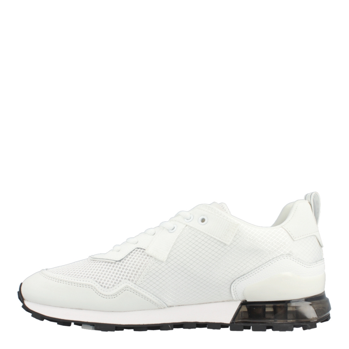 Deportivas de la marca Cruyff, modelo NANDO. Exterior de las deportivas en textil color blanco con detalle en rejilla y estampado del nombre de la marca en el lateral. Interior de las deportivas Cruyff en textil color blanco. Cierre de las deportivas con cordones blancos. Estas deportivas Cruyff Nando, son unas clásicas para tus looks del día a día!