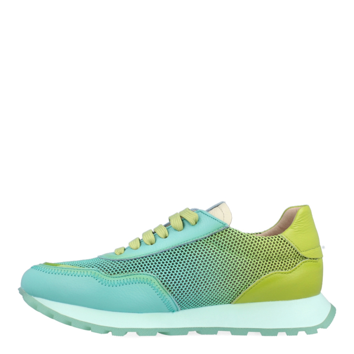 Deportivas de la marca Hispanitas, modelo HB2. Exterior de las deportivas en piel color verde y azul con detalle estilo rejilla. Interior de las deportivas en piel color beig. Cierre de las deportivas en cordones color verde. Deportivas con suela plana de 3cm de altura. Estas deportivas Hispanitas HB2 tienen un estilo original, para que luzcas tus mejores looks con actitud y comodidad.