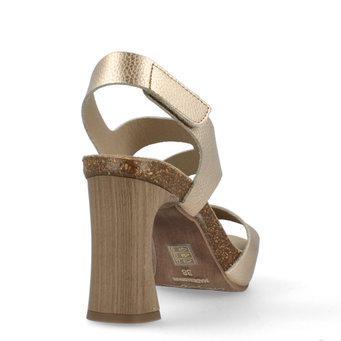 Sandalias de la marca Itse, modelo LARE. Exterior de las sandalias en piel color platino. Interior de las sandalias en piel color beig. Cierre de las sandalias con velcro en el tobillo. Sandalias Itse con tacón de 8cm de altura. Estas sandalias Itse LARE son el complemento perfecto para lucirlas en esta temporada, con estilo y comodidad.