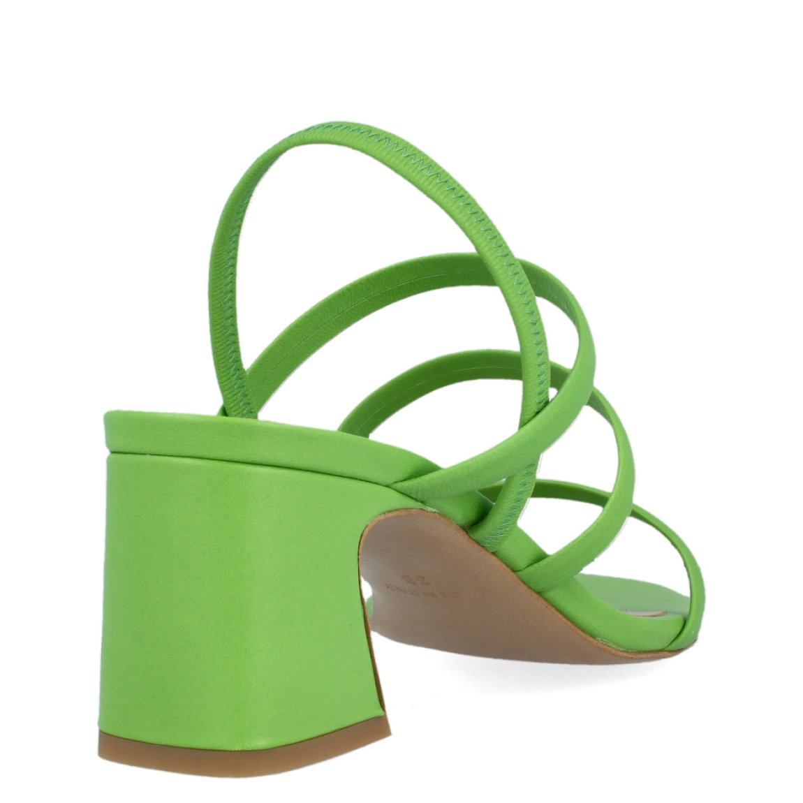 Sandalia con tiras de la marca Itse, modelo Suri. Exterior de la sandalia de piel de color verde. Interior de la sandalia de piel de color verde y nude. Sandalia con plantilla acolchada para garantizar el máximo confort posible. Sandalia con tacón ancho de 6 cm de altura. La sandalia de piel verde de Itse, modelo Suri, es una sandalia atrevida y cómoda ¡Ideal para dar un toque de color a tus looks!