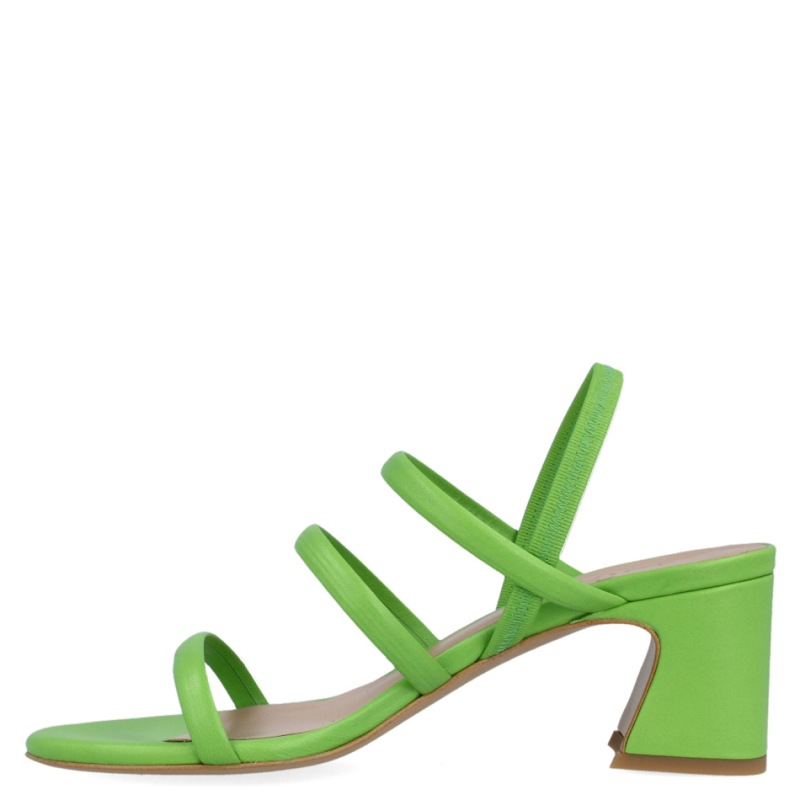 Sandalia con tiras de la marca Itse, modelo Suri. Exterior de la sandalia de piel de color verde. Interior de la sandalia de piel de color verde y nude. Sandalia con plantilla acolchada para garantizar el máximo confort posible. Sandalia con tacón ancho de 6 cm de altura. La sandalia de piel verde de Itse, modelo Suri, es una sandalia atrevida y cómoda ¡Ideal para dar un toque de color a tus looks!