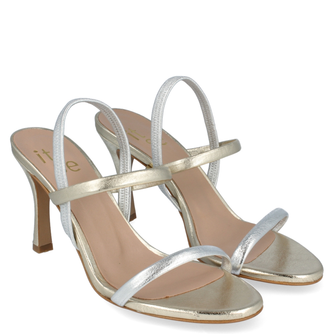 Sandalia de la marca Itse, modelo Serena. Exterior de la sandalia de piel de color dorado y plateado. Interior de la sandalia de piel de color dorado y nude. Sandalia con plantilla acolchada para garantizar el máximo confort posible. Sandalia con tacón alto de 8 cm de altura. La sandalia de piel dorada y plateada de Itse, modelo Serena, es una sandalia elegante y cómoda, perfecta para tus eventos. ¡Queda bien con todo!