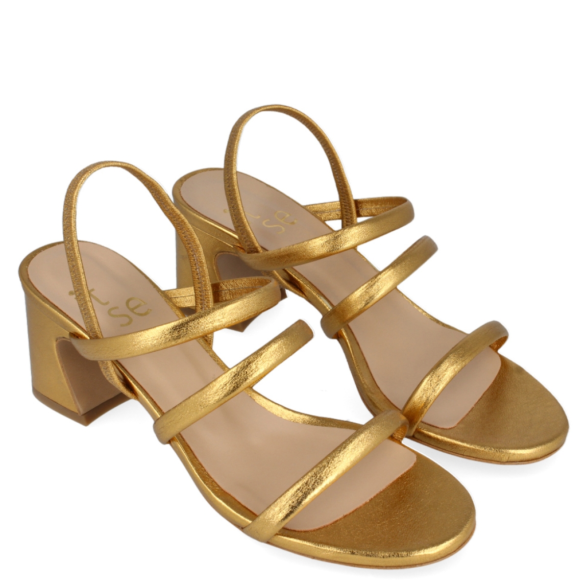 Sandalia dorada de la marca Itse, modelo Suri. Exterior de la sandalia de piel de color dorado. Interior de la sandalia de piel de color dorado y nude. Sandalia con plantilla acolchada para garantizar el máximo confort posible. Sandalia con tacón ancho de 6 cm de altura. La sandalia de piel dorado de Itse, modelo Suri, es una sandalia elegante y cómoda, perfecta para tus eventos.