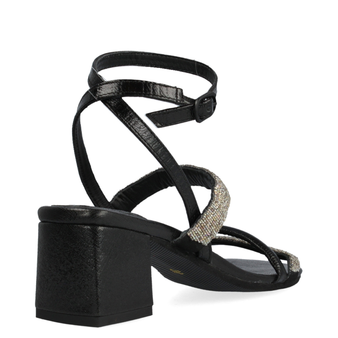 Sandalia plateada y dorada de la marca Itse, modelo Jocelyn. Exterior de la sandalia de piel metalizada de color plateado y negro. Detalle de tiras con pedrería de color plateado. Sandalia con tacón ancho de 6 cm de altura. Sandalia de fiesta con punta cuadrada. Sandalia con plantilla acolchada para garantizar el máximo confort. La sandalia de Itse modelo Jocelyn es una sandalia muy elegante y diferente. ¡Queda genial con cualquier color!