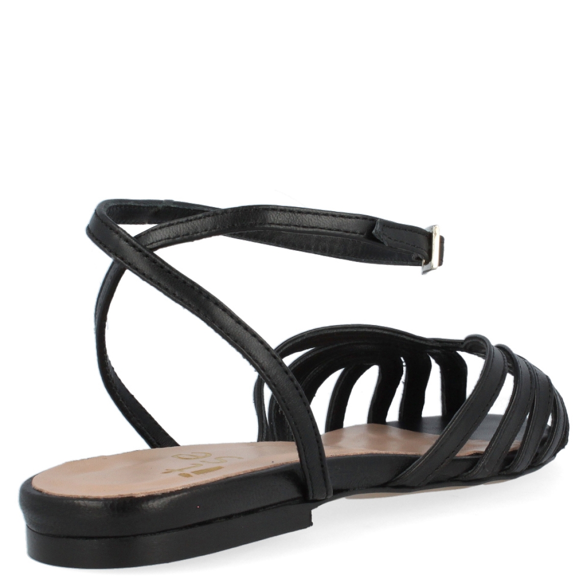 Sandalia dorada de la marca Itse, modelo Siara. Exterior de la sandalia de piel de color negro. Interior de la sandalia de piel de color negro y nude. Sandalia con plantilla acolchada para garantizar el máximo confort posible. Sandalia plana. La sandalia plana de Itse, modelo Siara, es una sandalia versátil y cómoda, perfecta para tus eventos. ¡Queda bien con todo!