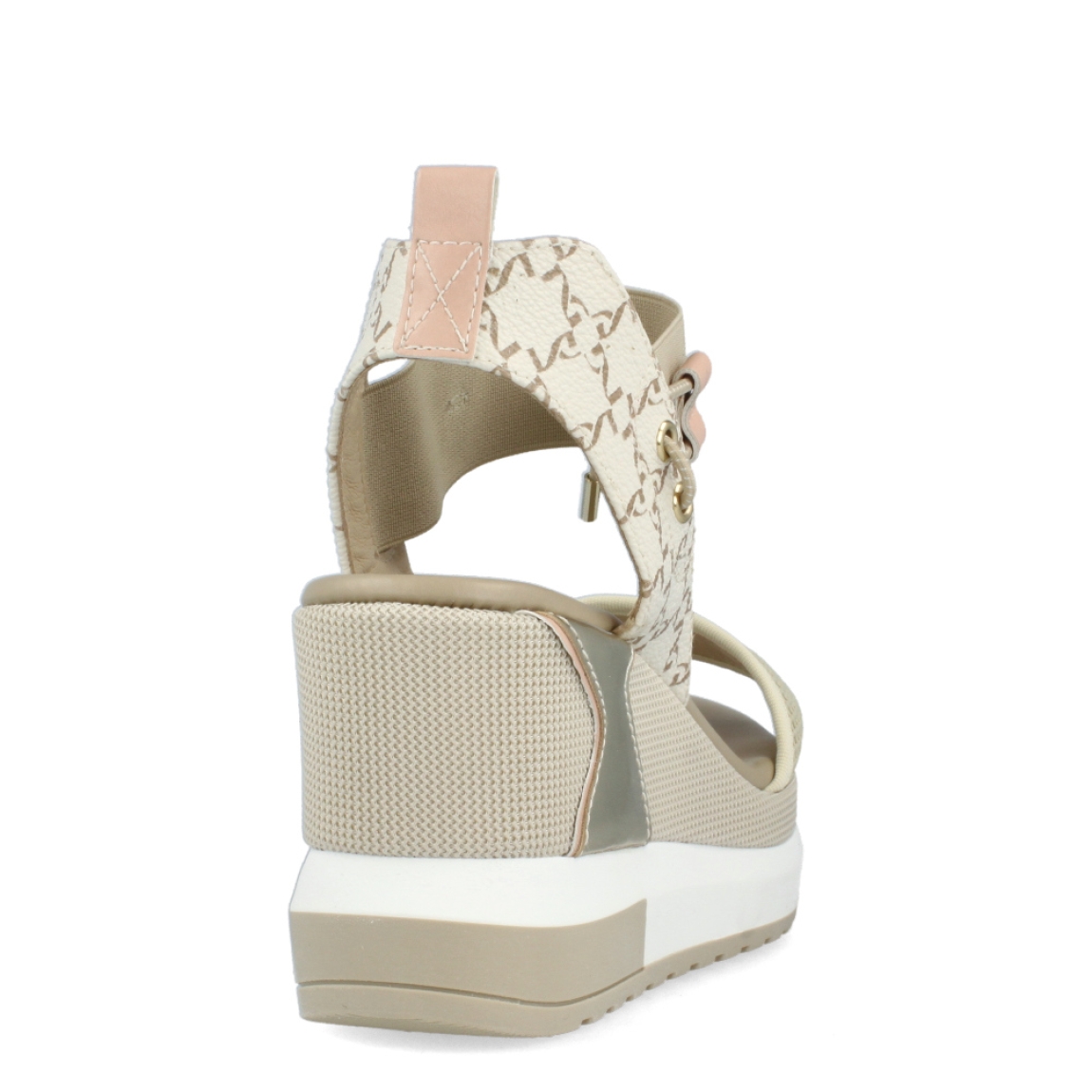Sandalias de la marca Nerogiardini, modelo E41. Exterior de las sandalias en textil color beig con detalle de rejilla en la pala. Interior de las sandalias en piel color beig. Cierre de las sandalias Nerogiardini con cordón elástico color beig y rosa. Sandalias con cuña de 6cm de altura. Estas sandalias Nerogiardini E41 tienen la comodidad y ligereza que te permitirá lucirlas todo los días durante esta temporada. No te puede faltar en el armario.