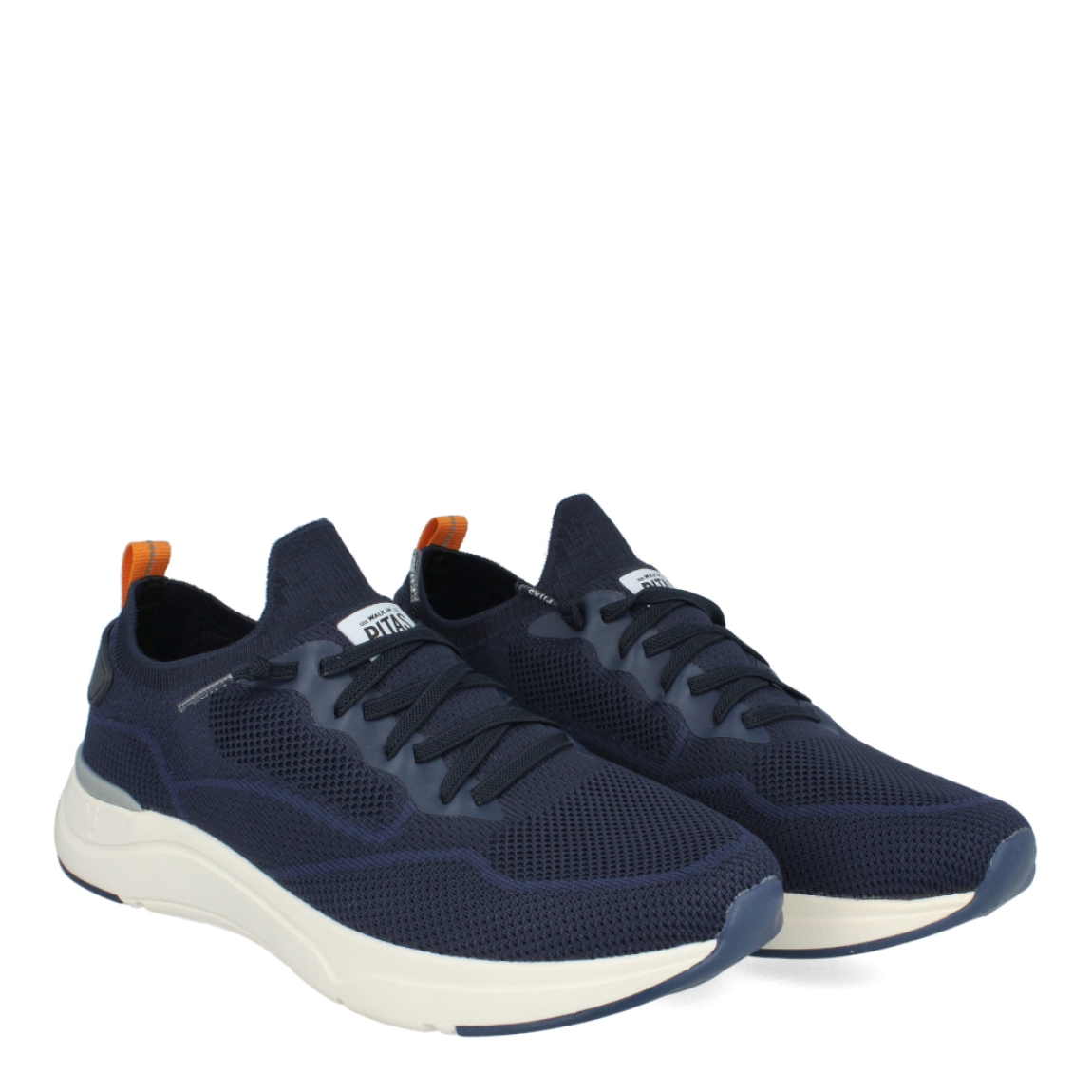 Deportivas transpirables de la marca Pitas, modelo CUEMAN. Exterior e interior de las deportivas en tela color azul. Cierre de las deportivas Pitas con cordones, con plantilla extraíble y con suela plana. Estas deportivas transpirables Pitas CUEMAN son un complemento clásico para tu día a día. No te puede faltar en el armario.