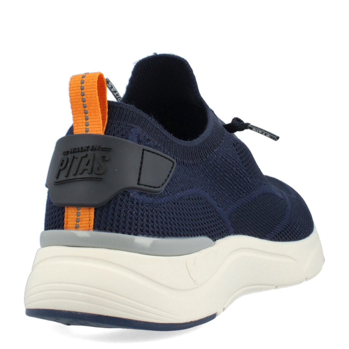 Deportivas transpirables de la marca Pitas, modelo CUEMAN. Exterior e interior de las deportivas en tela color azul. Cierre de las deportivas Pitas con cordones, con plantilla extraíble y con suela plana. Estas deportivas transpirables Pitas CUEMAN son un complemento clásico para tu día a día. No te puede faltar en el armario.