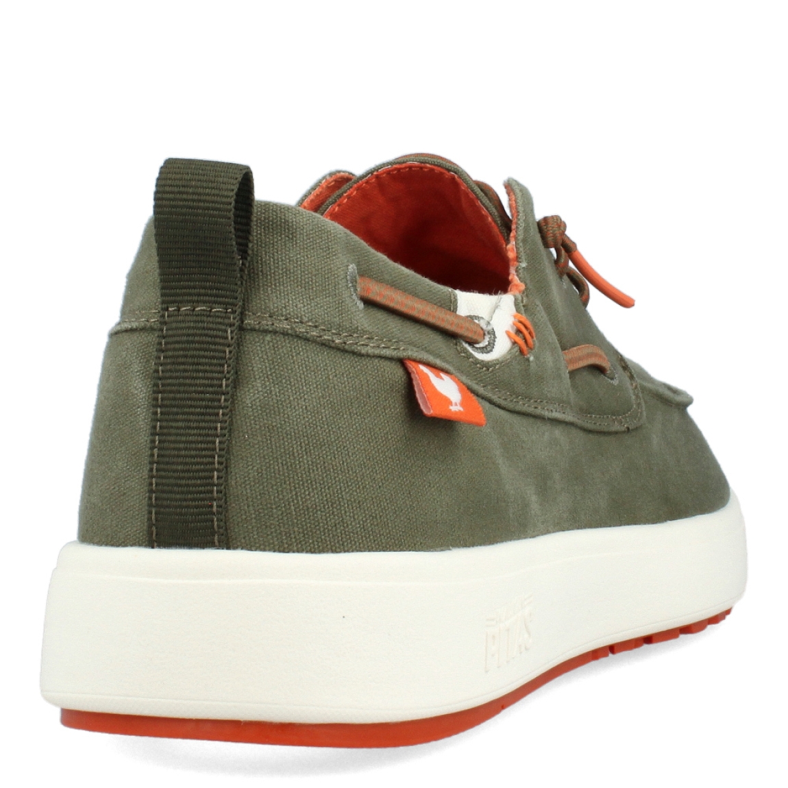 Deportivas de la marca Pitas, modelo MAUI. Exterior de las deportivas en tela color verde. Interior de las deportivas en tela color naranja con plantilla extraíble. Cierre de las deportivas Pitas con cordones elásticos y suela plana. Estas deportivas Pitas MAUI son el complemento clásico que necesitas esta temporada.