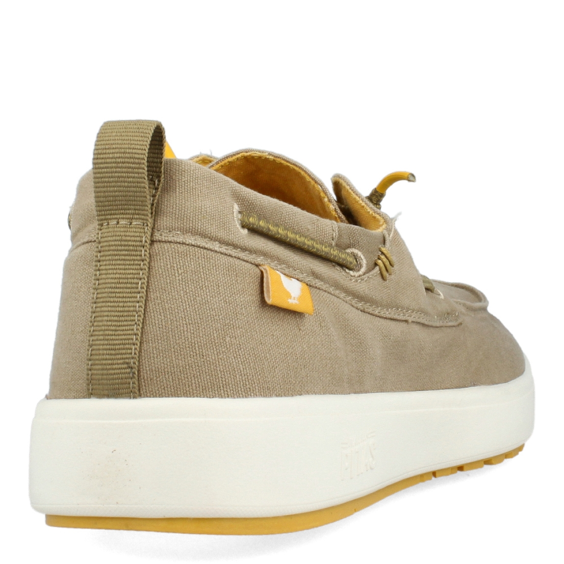 Deportivas de la marca Pitas, modelo MAUI. Exterior de las deportivas en tela color beig. Interior de las deportivas en tela color amarillo con plantilla extraíble. Cierre de las deportivas Pitas con cordones elásticos y suela plana. Estas deportivas Pitas MAUI son el complemento clásico que necesitas esta temporada. No pueden faltar en tu armario.