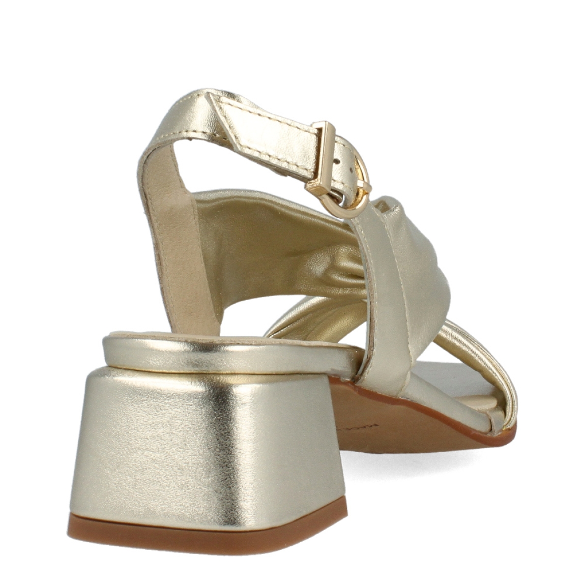 Sandalias de la marca Munné, modelo BEA. Exterior de las sandalias en piel colro platino con tiras cruzadas en la pala. Interior de las sandalias en piel color platino. Cierre de las sandalis Munné con hebilla en el tobillo y tacón de 3cm de altura. Estas sandalias Munné BEA están inspiradas en la comodidad y elegancia sutil. Un complemento esencial para esta temporada.
