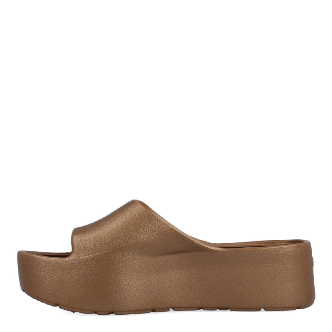 Chanclas de la marca Lemon Jelly, modelo SUNNY. Exterior en neopreno color bronce e interior en goma color marrón. Sandalias Lemon Jelly con plataforma de 5cm de altura. Estas sandalias Lemon Jelly SUNNY están diseñadas para esos días cálidos y soleados, donde buscas un complemento para un look casual. Combínalos con los vestidos de playa y disfruta de esta nueva temporada.