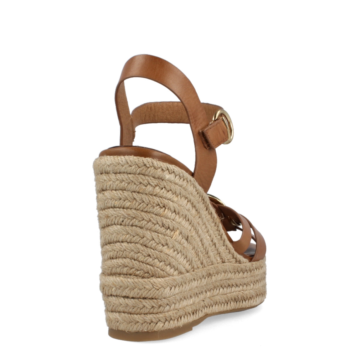 Alpargargatas de la marca Tamaris, modelo ANAHI. Exterior de las alpargatas en piel color marrón con adorno metálico dorado en parte de la pala. Interior de las alpargatas en piel color marrón. Cierre con hebilla y cuña de 10cm de altura. Estas alpargatas Tamaris ANAHI son un complemento ideal para esta temporada, podrás crear diferentes looks y disfrutar de la comodidad máxima que ofrece este producto.
