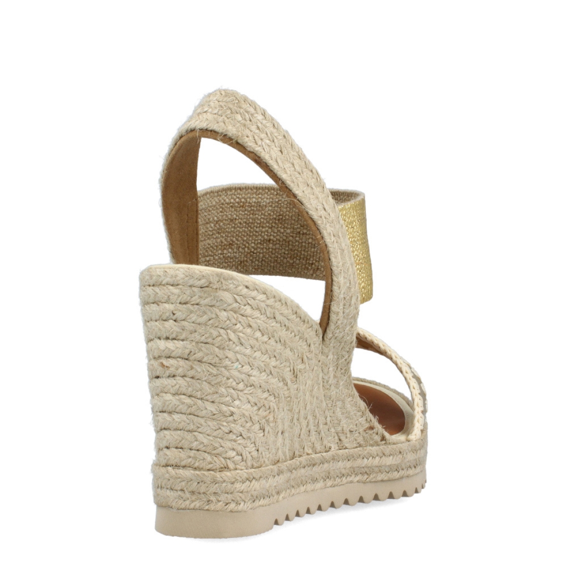 Alpargatas de la marca Casteller, modelo ADA. Exterior de las alpargatas en piel color oro con brillantes. Interior de las alpargatas en piel color camel. Alpargatas con cuña de 8cm de altura. Estas alpargatas Casteller ADA son el complemento perfecto para esta temporada. Gracias a su diseño, podrás estilizar tus looks y resaltar entre los demás con las máxima comodidad posible.