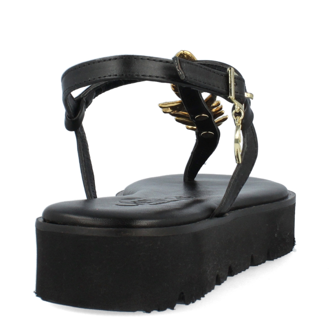 Esclavas de la marca Caryatis, modelo LAREA. Exterior de las sandalias en piel color negro con detalles en metálico dorado en forma de hojas en la pala. Cierre de las sandalias con hebilla y plataforma de 2cm de altura. Estas sandalias Caryatis LAREA son un complemento ideal para esta temporada. Podrás crear diferentes looks con la máxima comodidad posible.