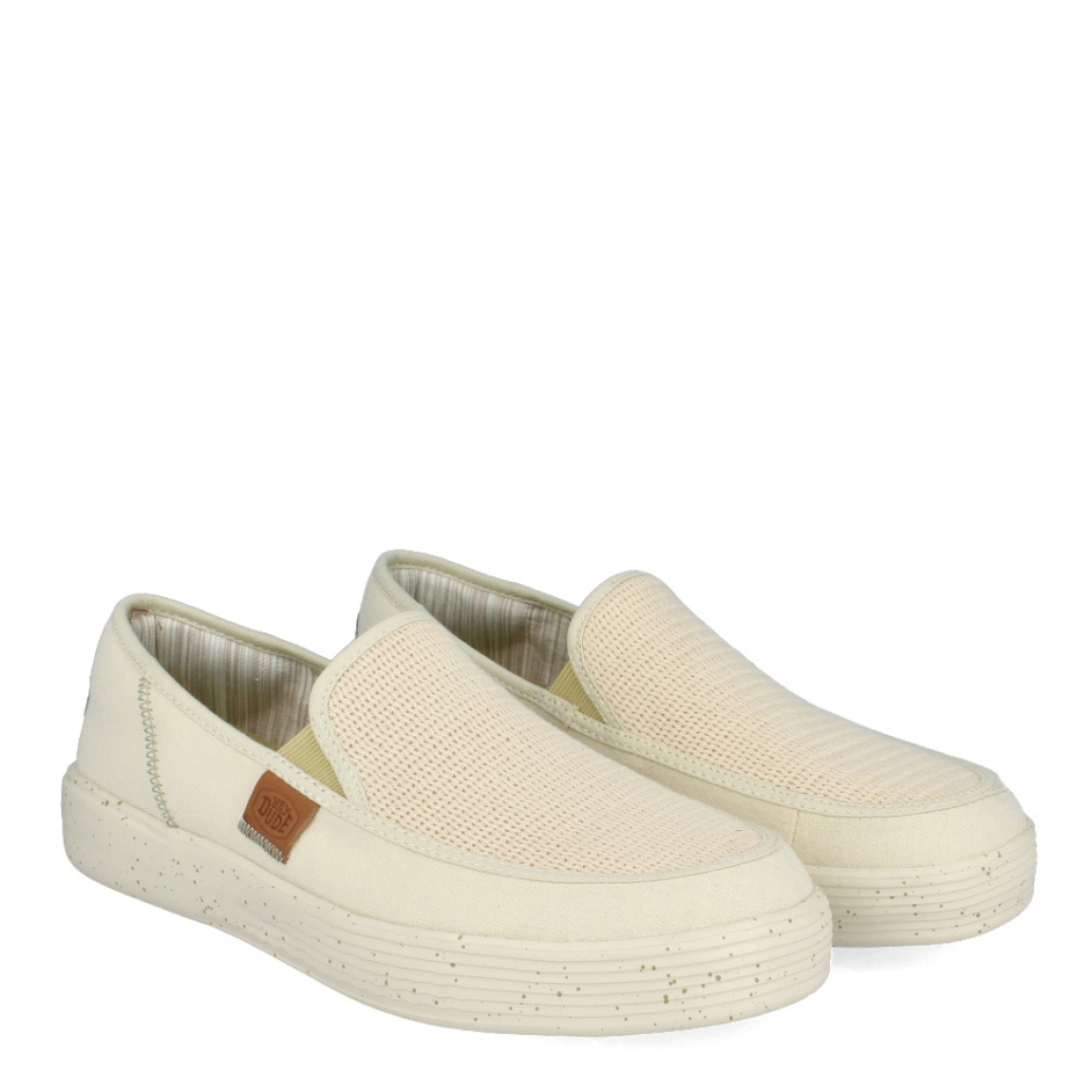 Mocasines tipo naútico de la marca Heydude, modelo 407. Exterior de los mocasines en textil color blanco. Interior de los mocasines en textil estampado a rayas con plantilla acolchada y extraíble. Mocasines con plataforma de 3cm de altura. Estos mocasines Heydude 407 son unos clásicos de temporada. No te pueden faltar en el armario.