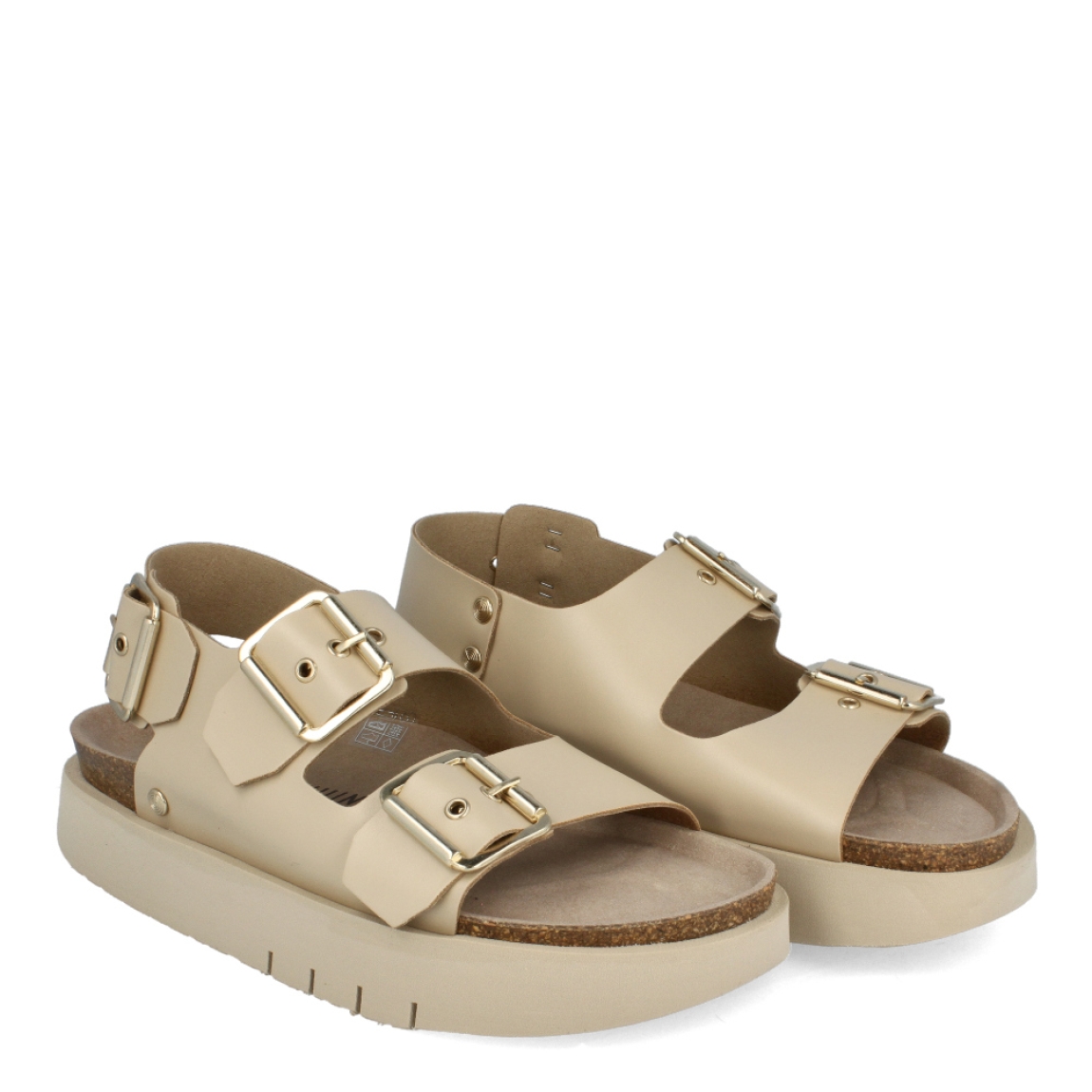 Sandalias de la marca Genuins, modelo G11. Exterior e interior de las sandalias en piel color beig. Cierre de las sandalias Genuins con triple hebilla, en pala, empeine y talón. Sandalias con plataforma de goma. Estas sandalias Genuins G11 son unas clásicas de temporada, que te permitirá armar looks con estilo y comodidad en tu día a día.