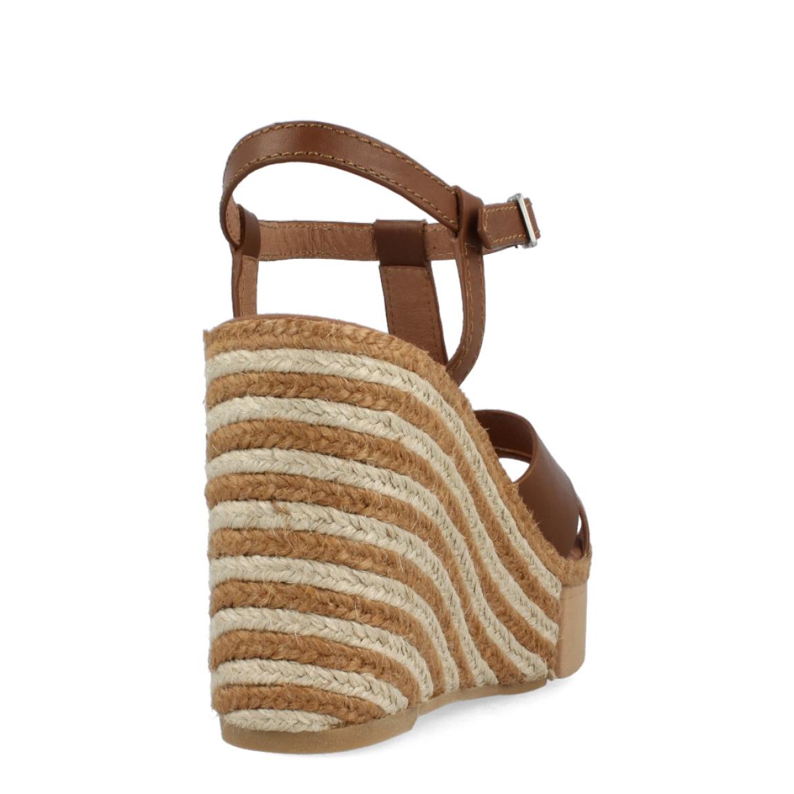 Sandalias de la marca Casteller, modelo BRUNA. Exterior e interior de las sandalias en piel color marrón. Cierre de las sandalias con hebilla en el tobillo. Sandalias Casteller con cuña de 10cm de altura con diseño de ondas. Estas sandalias Casteller BRUNA son unas clásicas para temporada, podrás crear diferentes looks con la máxima comodidad posible.