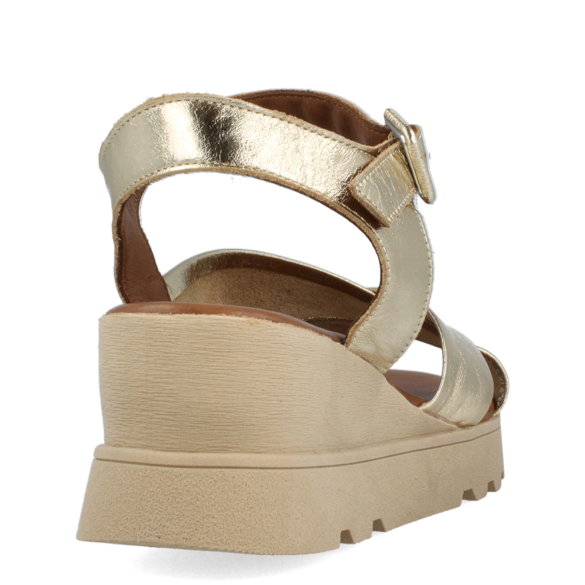 Sandalias de la marca Itse, modelo LENNA. Exterior de las sandalias en piel color oro con pala cruzada. Interior de las sandalias en piel colo camel. Cierre de las sandalias Itse con hebilla y cuña de 5cm de altura. Estas sandalias Itse LENNA son un complemento perfecto de temporada, crearás diferentes looks con la máxima comodidad posible.
