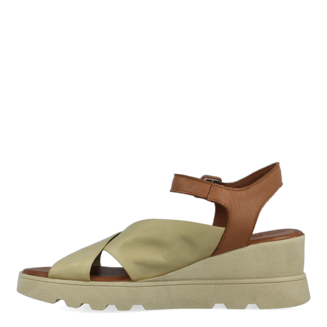 Sandalias de la marca Itse, modelo LENNA. Exterior de las sandalias en piel colro verde con pala cruzada. Interior de las sandalias en piel color camel. Cierre de las sandalias Itse con hebilla y cuña de 5cm de altura. Estas sandalias Itse LENNA son el complemento ideal para tus looks de temporada. No te puede faltar en el armario.