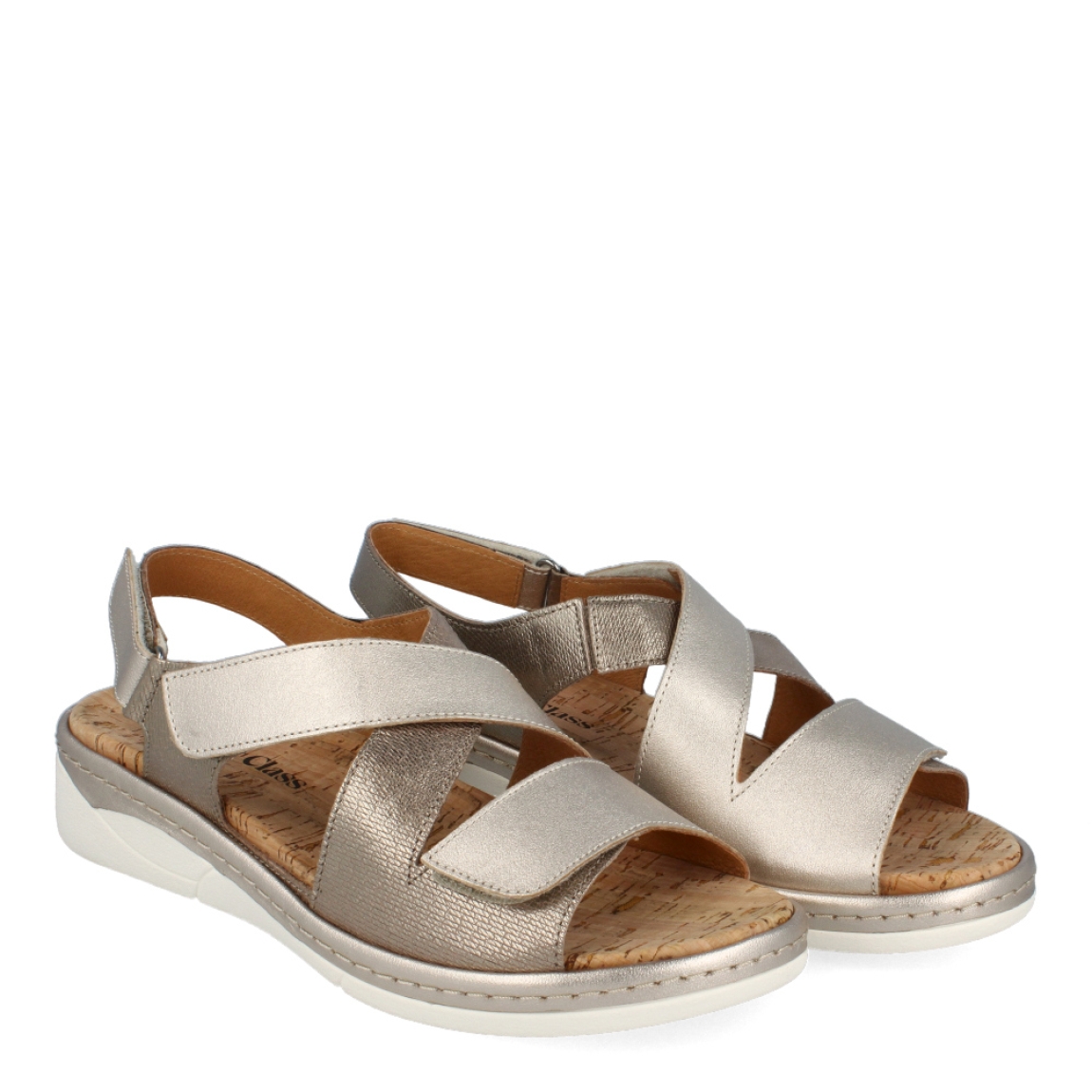 Sandalias de la marca Comfort Class, modelo WANDA. Exterior de las sandalias en piel color platino. Interior de las sandalias en piel color corcho. Cierre de las sandalias Comfort Class con doble velcro en el tobillo y cuña de 4cm de altura. Estas sandalias Comfort Class WANDA es el complemento ideal para esta temporada, crearás diferentes looks con la máxima comodidad posible.