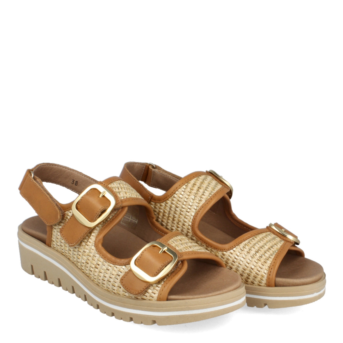 Sandalias de la marca PieSanto, modelo SHAROM. Exterior de las sandalias en rafia trenzada color camel. Interior de las sandalias en piel color camel con plantilla acolchada y extraíble. Ciere de las sandalias PieSanto con doble hebilla en pala y empeine, y velcro en el talón. Sandalias con cuña de 3cm de altura. Estas sandalias PieSanto SHAROM son el complemento ideal para tus looks de temporada, podrás crear diferentes outfits con la máxima comodidad.