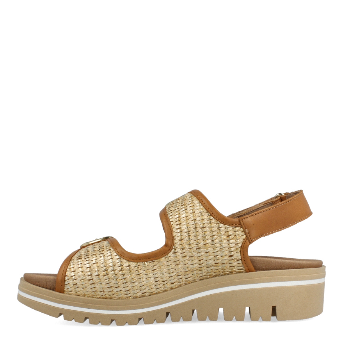 Sandalias de la marca PieSanto, modelo SHAROM. Exterior de las sandalias en rafia trenzada color camel. Interior de las sandalias en piel color camel con plantilla acolchada y extraíble. Ciere de las sandalias PieSanto con doble hebilla en pala y empeine, y velcro en el talón. Sandalias con cuña de 3cm de altura. Estas sandalias PieSanto SHAROM son el complemento ideal para tus looks de temporada, podrás crear diferentes outfits con la máxima comodidad.
