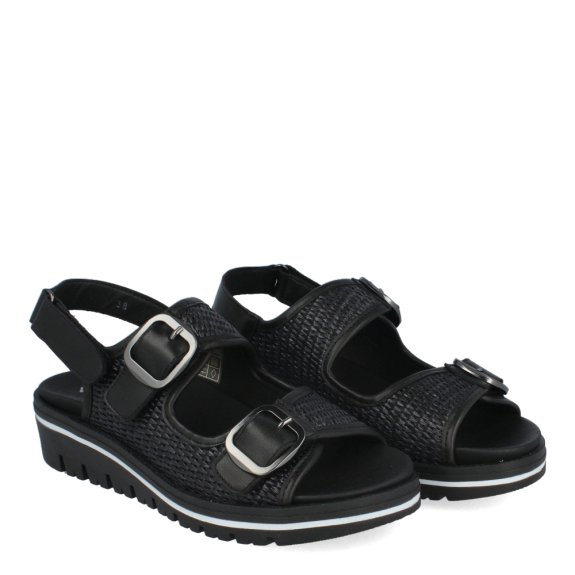 Sandalias de la marca PieSanto, modelo SHAROM. Exterior de las sandalias en rafia trenzada color negro. Interior de las sandalias en piel color negro con plantilla acolchada y extraíble. Cierre de las sandalias PieSanto con doble hebilla en empeine y pala, y velcro en el talón. Sandalias con cuña de 3cm de altura. Estas sandalias PieSanto son el complemento perfecto de temporada, podrás crear diferentes outfits con la máxima comodidad.
