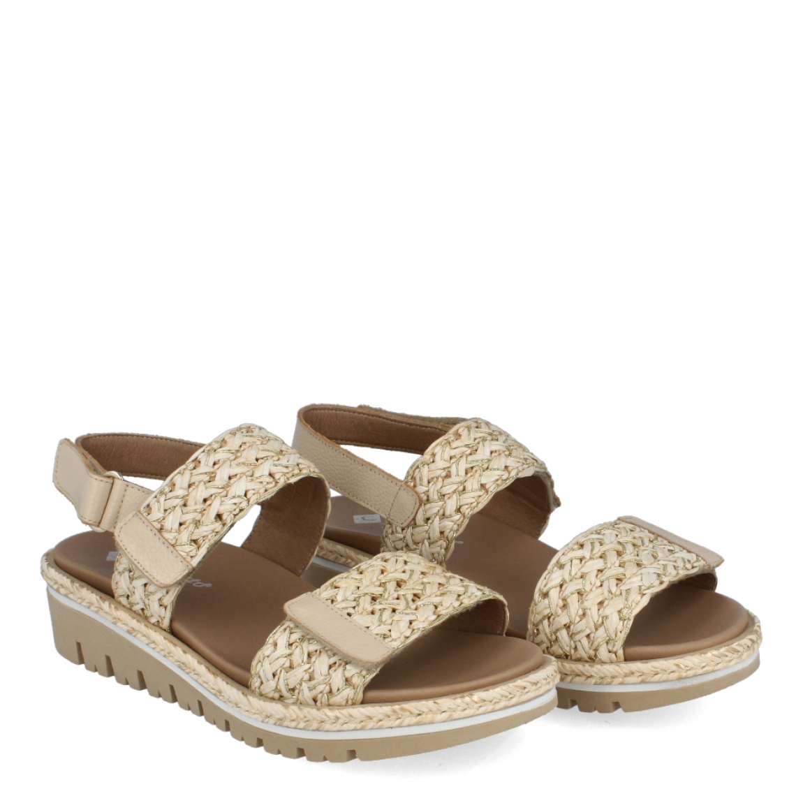 Sandalias de la marca PieSanto, modelo MILA. Exterior de las sandalias en rafia trenzada color beig. Interior de las sandalias en piel color beig con plantilla acolchada y extraíble. Cierre de las sandalias PieSanto con triple hebilla con velcro, en empeine, pala y talón. Sandalias con cuña de 3cm de altura. Estas sandalias PieSanto MILA son el complemento perfecto para esta temporada, podrás crear diferentes outfits con la máxima comodidad posible.
