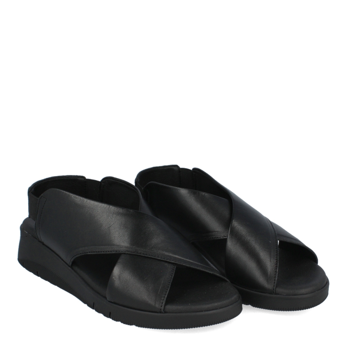 Sandalias de la marca Munné, modelo ALICIA. Exterior de las sandalias en piel color negro con pala cruzada. Interior de las sandalias en piel color negro. Cierre de las sandalias Munné con gomas elásticas y cuña de 3cm de altura. Estas sandalias Munné ALICIA son el complemento perfecto para tus looks de verano. No te pueden faltar en el armario.