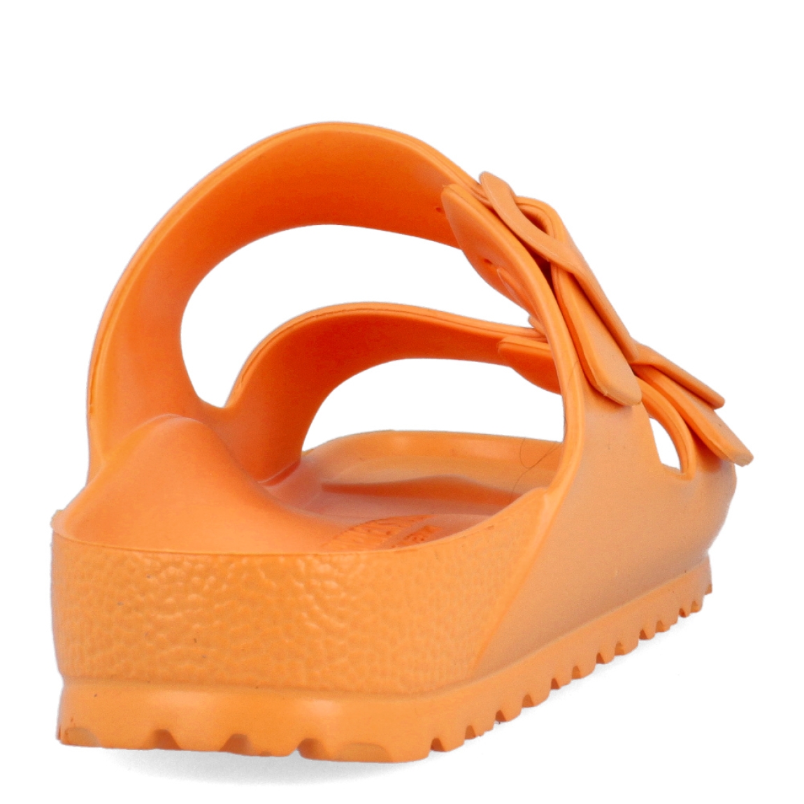 Sandalias de la marca Birkenstock, modelo ARIZONA EVA. Sandalias elaboradas en neopreno color naranja de alta calidad. Cierre de las sandalias con doble hebilla, en el empeine y la pala. Sandalias con suela plana de goma. Estas sandalias Birkenstock ARIZONA EVA son ligeras, resistentes al agua y ofrecen la mayor comodidad que necesitas en esta temporada.